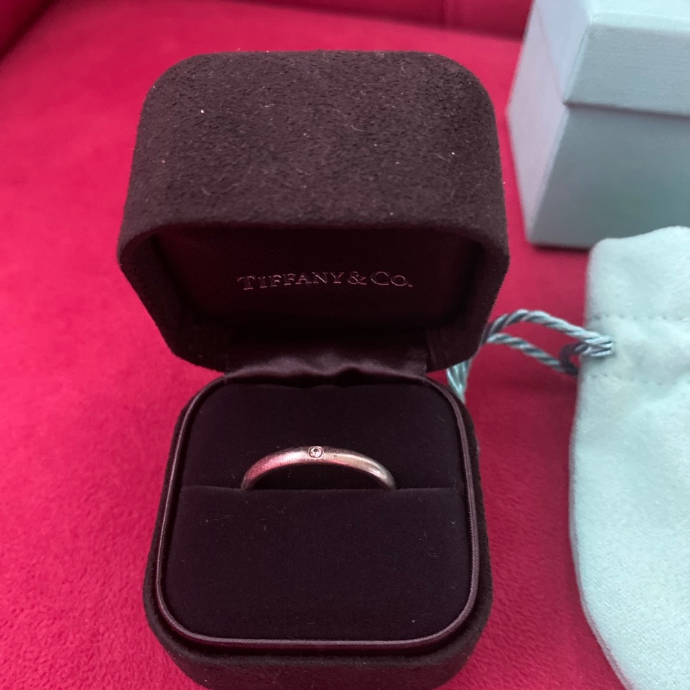 Tiffany&Co Platinum Elsa Peretti® Band ring with a round brilliant diamond
